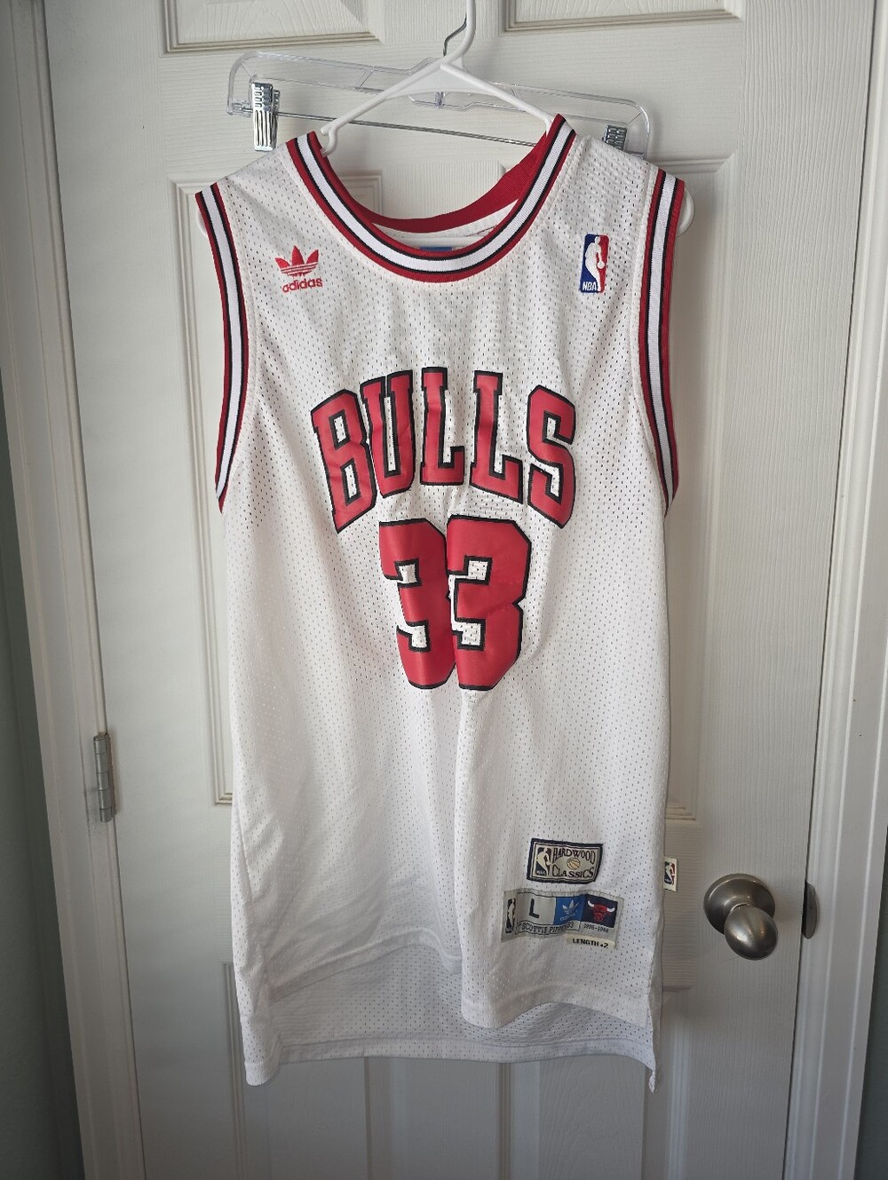 Vintage Adidas Chicago Bulls Scottie Pippen #33 NBA Basketball Jersey M